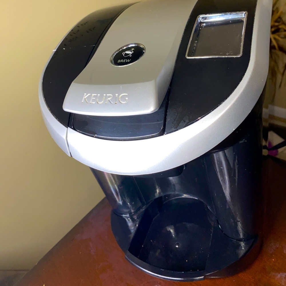 Keurig Vue V700 single cup coffee maker